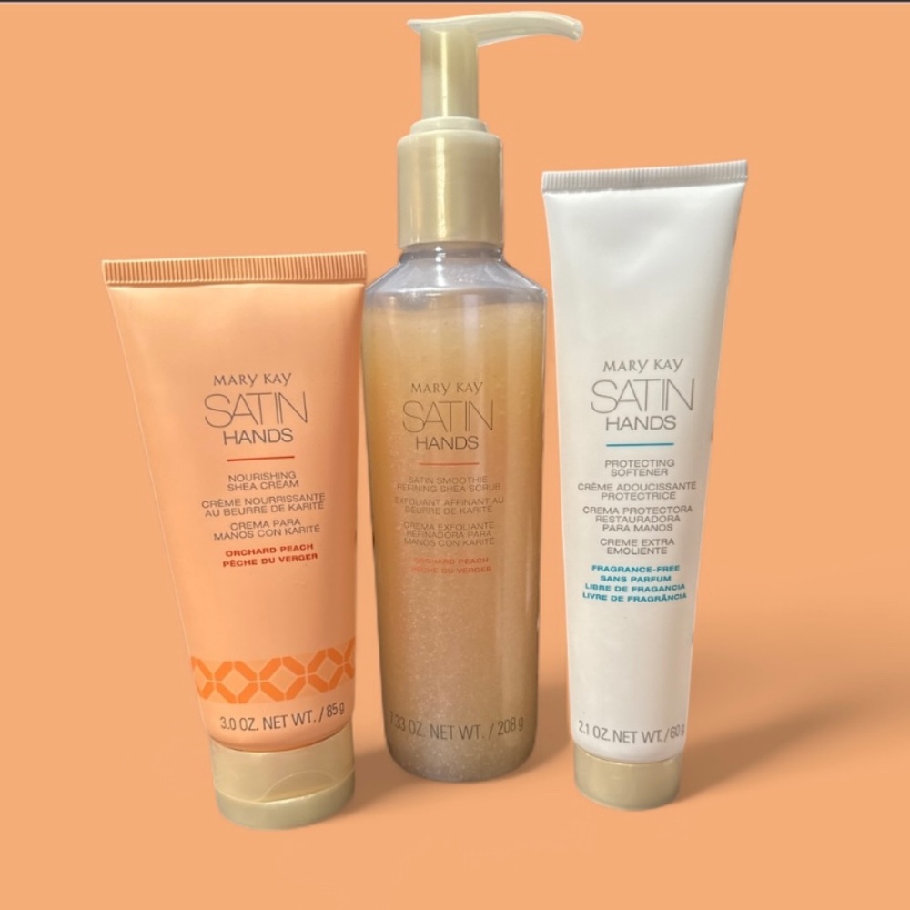 BRAND NEW MARY KAY SATIN HANDS SET IN ORCHARD PEACH